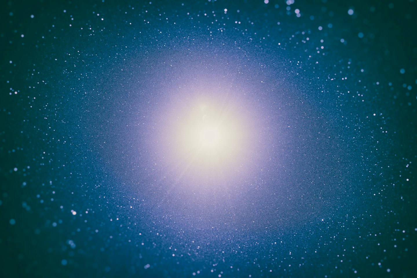 Un corpo celeste luminoso e splendente circondato da polvere cosmica scintillante.